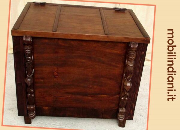 baule-antico-dettaglio baule-antico-dettaglio