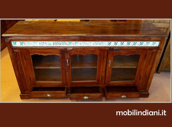 dettaglio-credenza-con-ribalta
